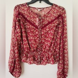 American Eagle NWT Red Floral Blouse. Size Small.
